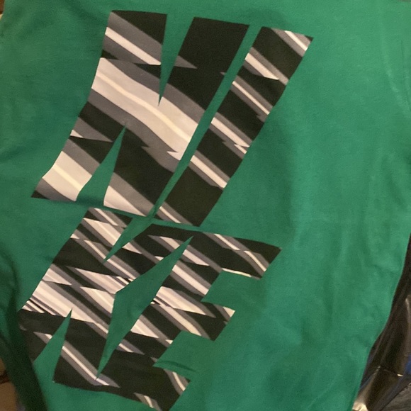 Nike size small green shirt sleeve T-shirt - Picture 4 of 7